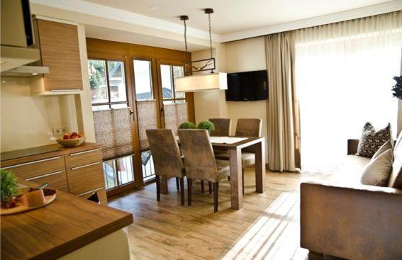 Hotel Garni Caroline Ишгль Экстерьер фото